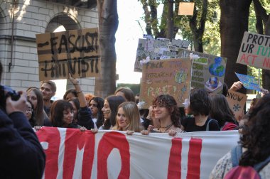 TÜRİN, İTALYA - 11 EKİM 2024 İKİM KIYIL SONRA