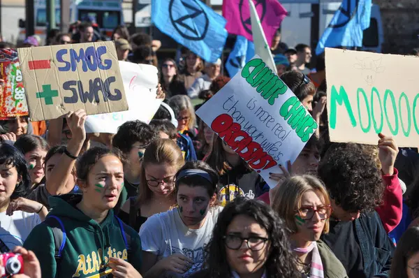 TÜRİN, İTALYA - 11 EKİM 2024 İKİM KIYIL SONRA