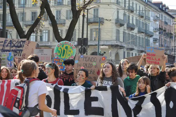 TÜRİN, İTALYA - 11 EKİM 2024 İKİM KIYIL SONRA