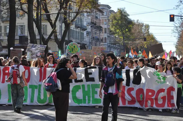 TÜRİN, İTALYA - 11 EKİM 2024 İKİM KIYIL SONRA