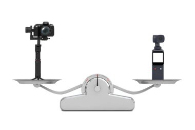 Pocket Handheld Gimbal Action Camera ve DSLR ya da Video Camera Gimbal Stabilization System beyaz arkaplan üzerinde basit bir ağırlık ölçeğinde dengeleniyor. 3d Hazırlama 