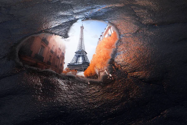 Λατρεύω Γαλλία Αντανάκλαση Του Πύργου Του Άιφελ Μέσω Puddle Σχήμα — Φωτογραφία Αρχείου