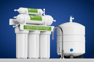 Tortu, Karbon, Ters Osmosis ve Cilalama filtreleri, su tankı ve mavi bir arka planda izole edilmiş bir krom musluğu içeren, Filtreleme Beş Aşamalı Beyaz Su Süzme Sistemi. 3d Hazırlama 