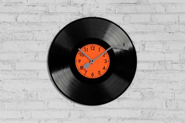 Beyaz tuğlalı bir arka planda, Vinil Disk Oynatıcı Biçimli Modern Duvar Saati. 3d Hazırlama