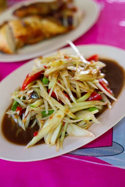 Makanan Thailand Som Tum Salad Pepaya Hijau Pedas Yang Dimakan — Stok Foto