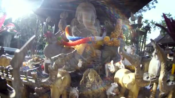 Ganesha Jako Bůh Hinduismu Ganesha Figurka Bílém Pozadí Kadidlem Close — Stock video