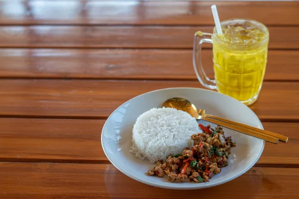 Ανακατέψτε Τηγανητό Χοιρινό Βασιλικό Fast Food Ταϊλανδέζικο Ταιλάνδη Εθνικά Πιάτα — Φωτογραφία Αρχείου
