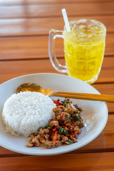Stir Goreng Babi Cincang Dengan Kemangi Makanan Cepat Saji Thailand — Stok Foto