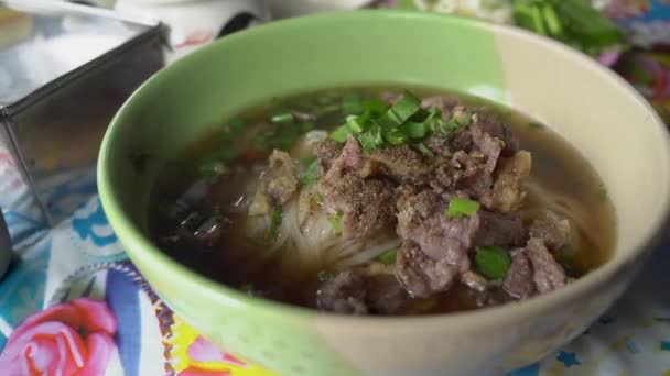 Aziatische Delicatessen Rundvlees Noedels Met Soep — Stockvideo