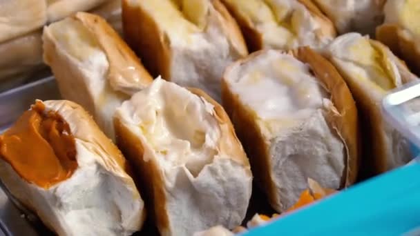 Roti Panggang Buatan Sendiri Diisi Dengan Berbagai Rasa Krim — Stok Video