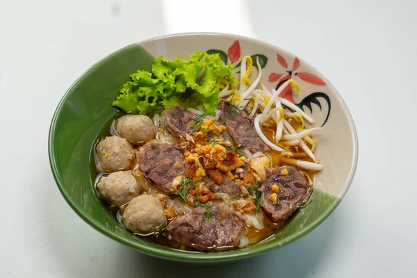 Soupe Nouilles Asiatiques Avec Boulette Viande Bœuf Aux Légumes Frais — Photo