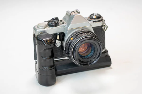 Retro film fotoğraf makinesi beyaz üzerine
