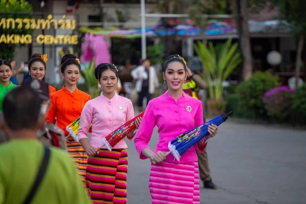 Чьян Таиланд Январь 2023 Года Фестиваль Босанг Умбри Женщины Традиционном — стоковое фото