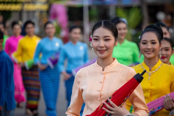 Chiang Mai Tailandia Enero 2023 Festival Paraguas Bosang Mujeres Traje — Foto de Stock