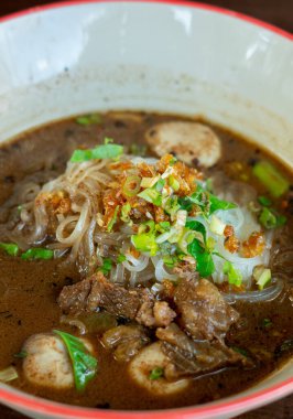 Baharatlı Tay domuz noodle, tekne şehriye, 