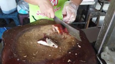Tayland 'ın Chiang Mai şehrindeki meşhur kızarmış ördek..