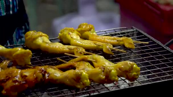 Гриль Курица Уличная Еда Ночном Рынке Таиланде — стоковое видео
