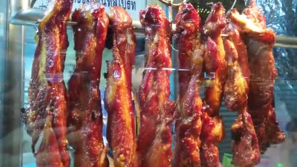 Crackling Cerdo Ingredientes Cerdo Asado Rojo Una Tienda Fideos Lado — Vídeos de Stock