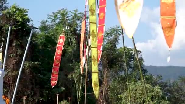 Bandeira Lanna Thai Céu Azul Topo Chiang Mai Norte Tailândia — Vídeo de Stock