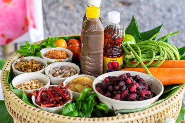 meyve salatası veya karışık meyve salatası, baharatlı salata.