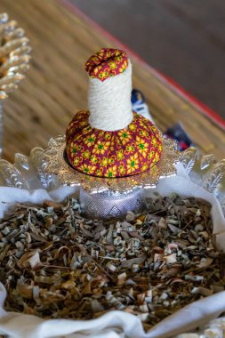 Terapi masajı için şifalı otlar ve spa tedavisi için doğal spa spreyi.