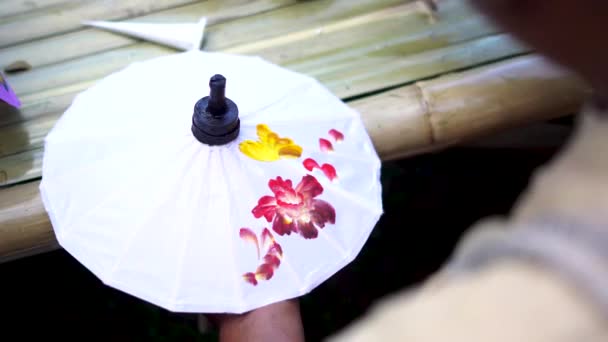 Pintura Paraguas Paraguas Tela Hecho Mano Paraguas Bosang Chiang Mai — Vídeos de Stock