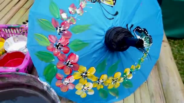 Pintura Paraguas Paraguas Tela Hecho Mano Paraguas Bosang Chiang Mai — Vídeo de stock