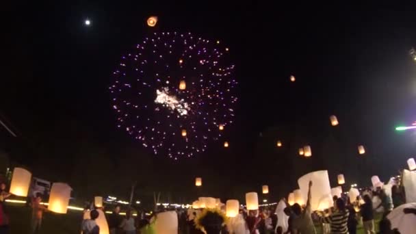 Festival Loy Krathong Peng 2024 Chiang Mai Tailandia — Vídeo de stock