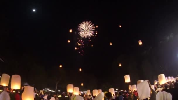 Loy Krathong Peng Festival 2024 Chiang Mai Tailândia — Vídeo de Stock