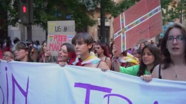 Granada, İspanya - 28 Haziran 2022 LGBT gurur günü. Topluluk için hak iddia etme