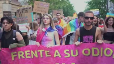 Granada, İspanya - 28 Haziran 2022 LGBT gurur günü. Topluluk için hak iddia etme
