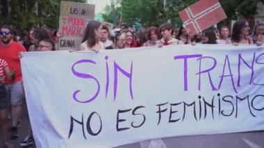 Granada, İspanya - 28 Haziran 2022 LGBT gurur günü. Topluluk için hak iddia etme