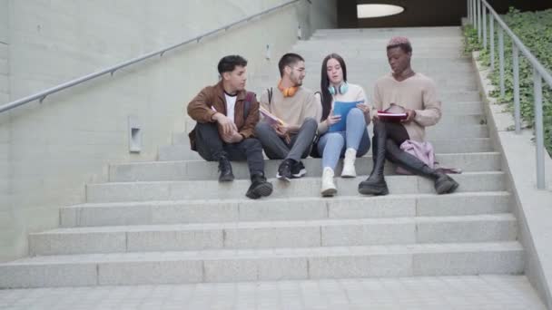Multi Ethnic Group Students Take Break Sitting Stairs University Campus — Stok video