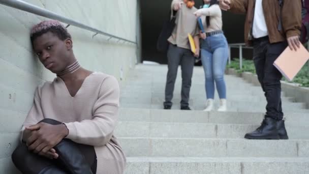 Groupe Harcelant Jeune Homme Confrontation Lutter Contre Intimidation Diversité Chez — Video