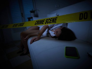 Tecavüzden sonra yerde yatan genç kadın - suç mahalli