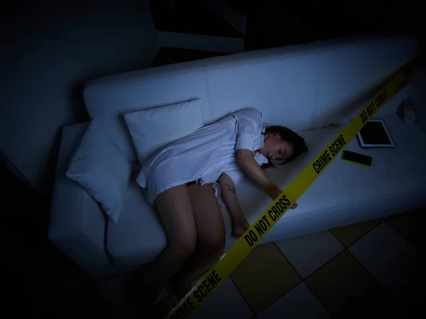 Jonge Vrouw Ligt Dood Vloer Verkrachting Plaats Delict — Stockfoto