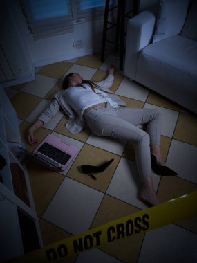 Tecavüzden sonra yerde yatan genç kadın - suç mahalli