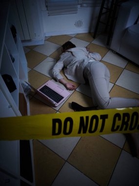 Tecavüzden sonra yerde yatan genç kadın - suç mahalli