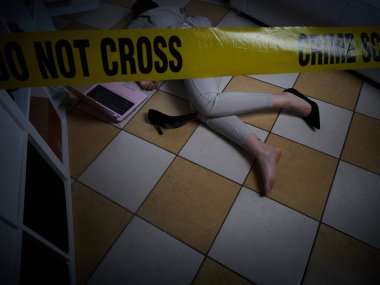 Tecavüzden sonra yerde yatan genç kadın - suç mahalli