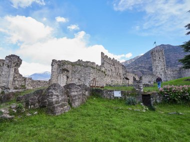 Breno, İtalya. Kalenin yıkıntısı.