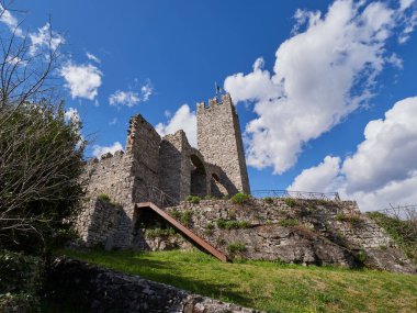 Breno, İtalya. Kalenin yıkıntısı.