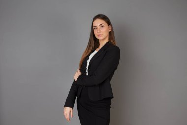 Genç işkadını Studio arka planda poz