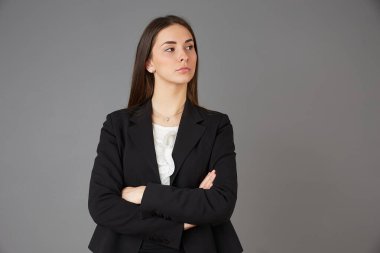 Genç işkadını Studio arka planda poz