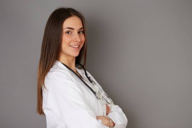 Mutlu genç bayan doktor - stüdyo geçmişi