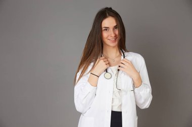 Mutlu genç bayan doktor - stüdyo geçmişi