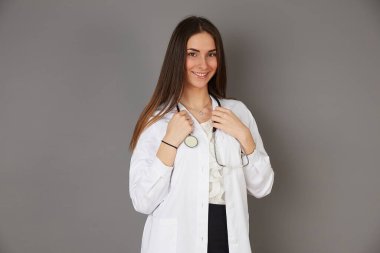 Mutlu genç bayan doktor - stüdyo geçmişi