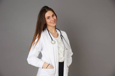 Mutlu genç bayan doktor - stüdyo geçmişi