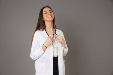 Mutlu genç bayan doktor - stüdyo geçmişi