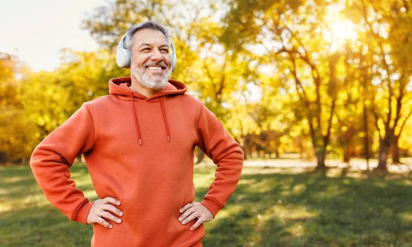 Retrato Hombre Maduro Positivo Feliz Con Una Amplia Sonrisa Los — Foto de Stock