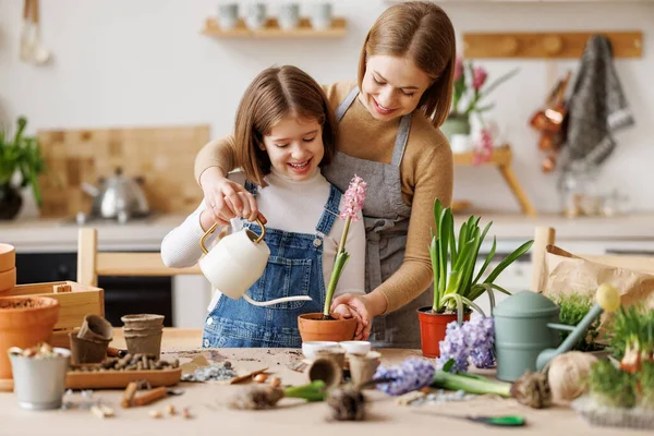 Cheerful Mom Casual Clothes Smiling Kid Daughter While Watering Potted — Stock Photo, Image